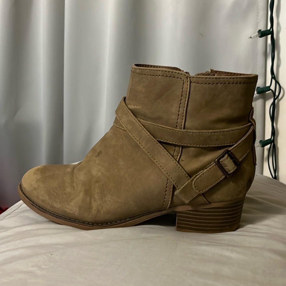 Tan Ankel Boots
